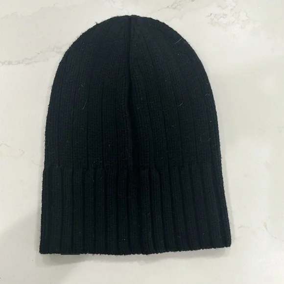 Lululemon Black Winter Beanie One Size - Great Condition - Picture 2 of 3
